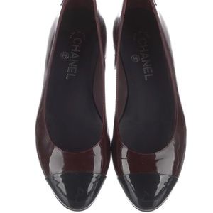 CHANEL CC Logo Patent Leather Round-Toe Flats
